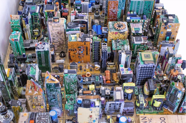 https://mymodernmet.com/zayd-menk-scale-model-computer-recycling/